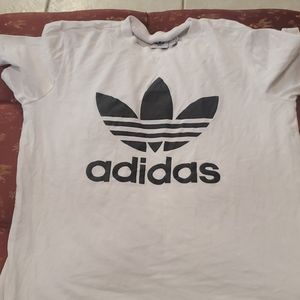 Adidas size med ladies logo tshirt